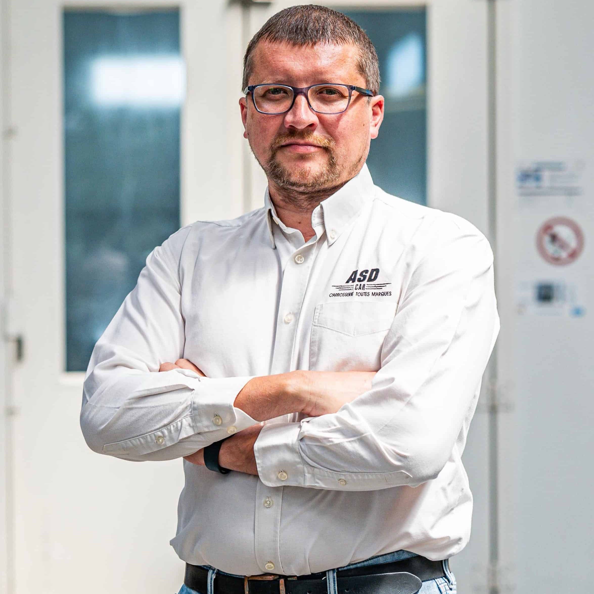 Roman, deviseur chez ASD Car près de Ath